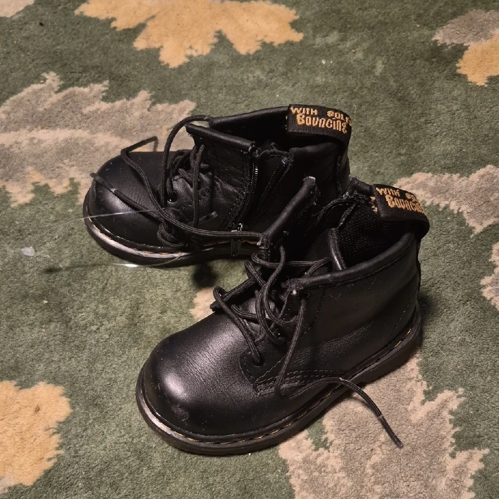 Dr. Martens classic black